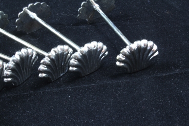 6 Messerbänke Messerbänkchen Muschelform versilbert