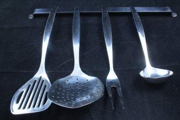 WMF 4 Küchenhelfer + Wandhalterung: Schaumkelle, Pfannenwender, Fleischgabel, Saucenkelle Cromargan