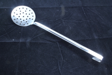 WMF Küchenhelfer zum Hängen kleine Schaumkelle 7,8 cm Cromargan