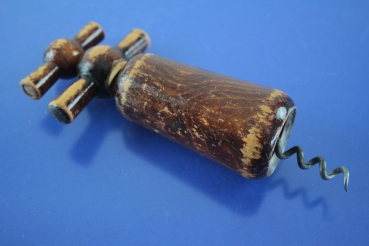 Alter Korkenzieher aus Holz