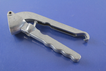 Mehrzweck Presse Knoblauchpresse Zwiebelpresse Nussknacker Kirschen- und Olivenentkerner Alu