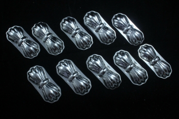 10 x alte Schokoladenform Schokoladen Förmchen Schleife 6,0 x 2,6 cm Metall