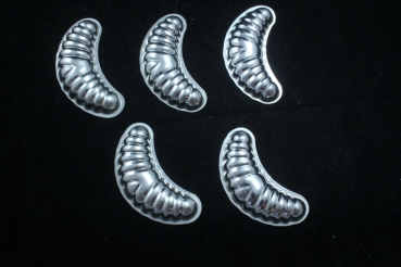 5 x alte Schokoladenform Schokoladen Förmchen Hörnchen 7,5 x 3,0 cm Metall