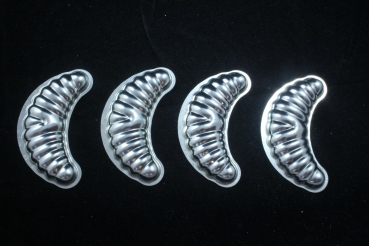 4 x alte Schokoladenform Schokoladen Förmchen Hörnchen 8,6 x 3,6 cm Metall