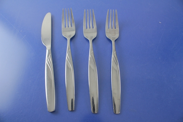 Marke Tischfein 1 Messer + 3 Gabeln