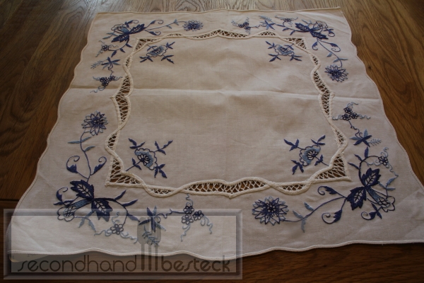 Schön besticktes Deckchen, Platzdeckchen 38 x 38 cm