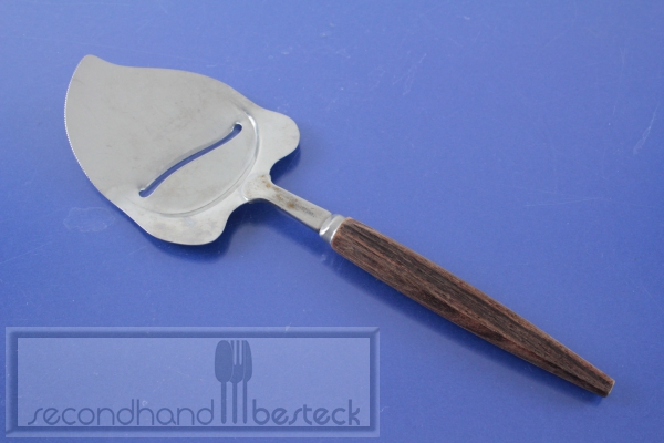 Käsehobel mit Holzgriff