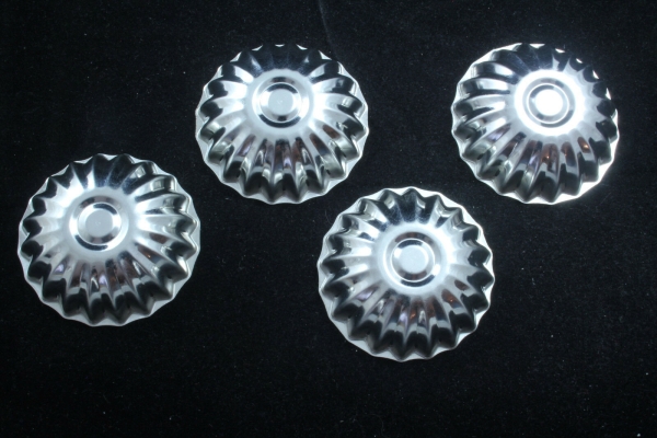 4 x alte Schokoladenform Schokolade Förmchen rund 5,6 cm Metall