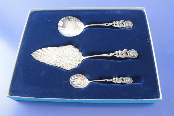 Antiko Hildesheimer Rose Tortenheber, Sahnelöffel + Zuckerlöffel versilbert (a)