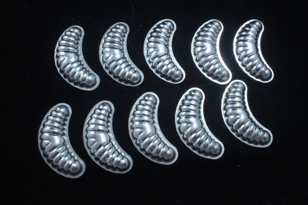 10 x alte Schokoladenform Schokoladen Förmchen Hörnchen 7,5 x 3,0 cm Metall