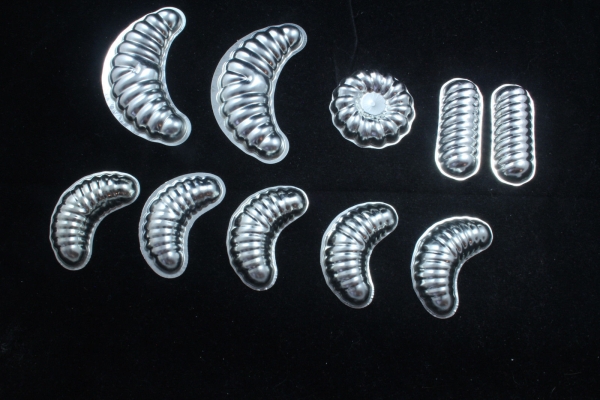 10 x alte Schokoladenform Schokoladen Förmchen Konvolut Metall