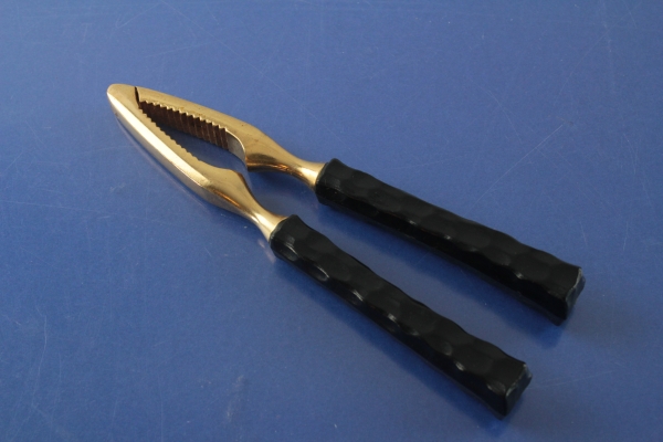 Nussknacker Messing mit schwarzem Griff